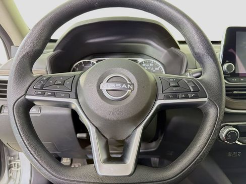 Used 2024 Nissan Altima 2.5 SV image 14