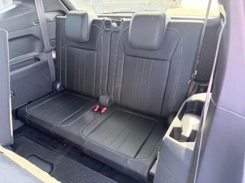 Used 2023 Volkswagen Tiguan SE R-Line FWD image 11