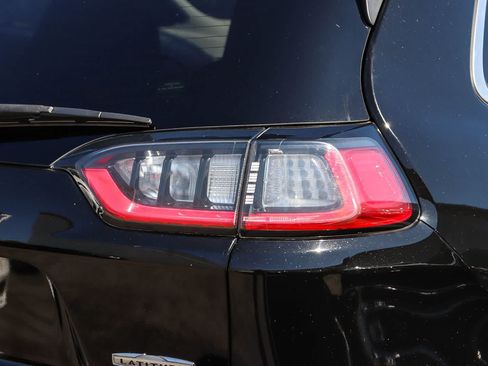Used 2019 Jeep Cherokee Latitude w/ Popular Appearance Group FWD image 7