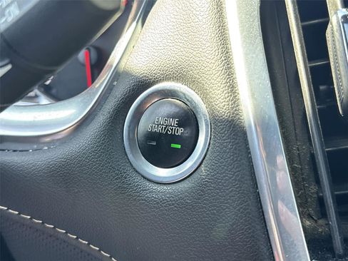 Used 2022 Chevrolet Traverse Premier image 28