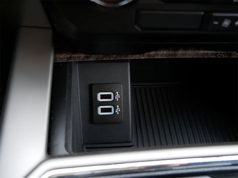 Used 2019 Ford F350 Lariat w/ Chrome Package image 27