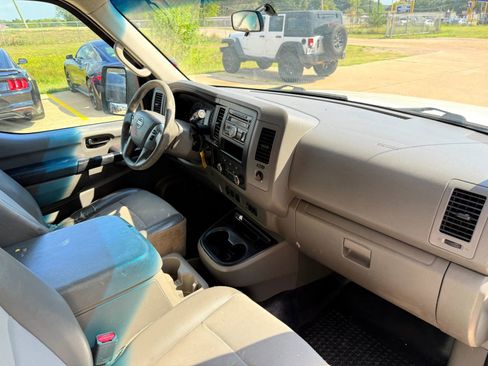 Used 2015 Nissan NV 2500 SV w/ Side & Curtain Airbag Package image 41