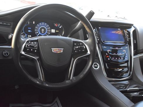 Used 2020 Cadillac Escalade Platinum image 29