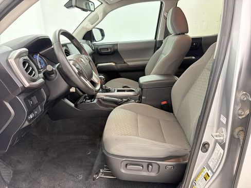 Used 2022 Toyota Tacoma SR5 w/ Technology Package AWD/4WD image 5