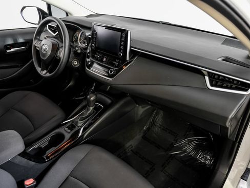 Used 2020 Toyota Corolla LE FWD image 11