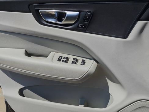 Used 2021 Volvo XC60 T5 Momentum w/ Premium Package FWD image 16