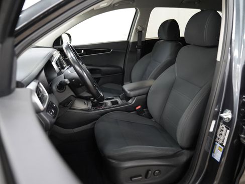 Used 2020 Kia Sorento LX w/ LX I4 Convenience Package image 4