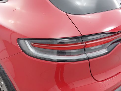 Certified 2024 Porsche Macan image 36