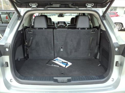Used 2022 Toyota Highlander XLE image 14