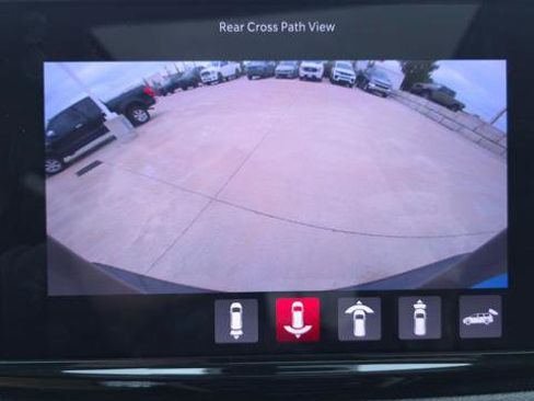 Certified 2022 Chrysler Pacifica Limited FWD image 39