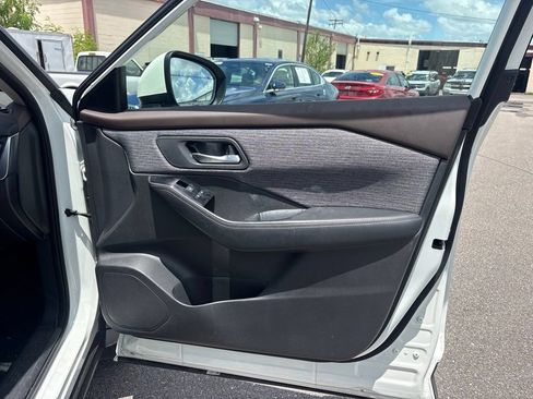 Used 2023 Nissan Rogue SV FWD image 17