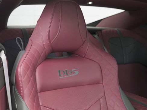 Used 2023 Aston Martin DBS Coupe image 33