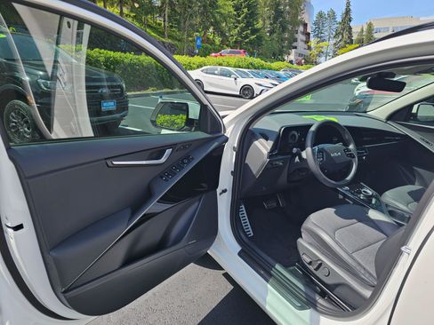 Used 2023 Kia Niro Wave FWD image 22
