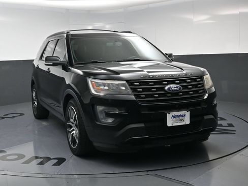 Used 2017 Ford Explorer Sport w/ Equipment Group 401A AWD/4WD image 3