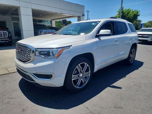 Certified 2019 GMC Acadia Denali w/ Technology Package FWD image 4