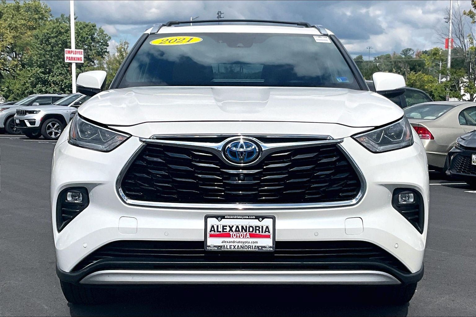 Used 2021 Toyota Highlander Platinum AWD/4WD image 3