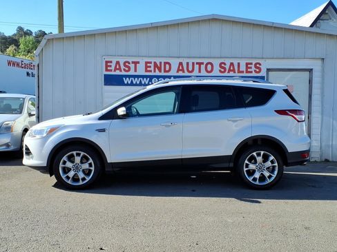 Used 2015 Ford Escape Titanium image 2