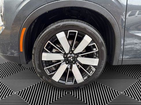 Used 2025 Mitsubishi Outlander SE image 9