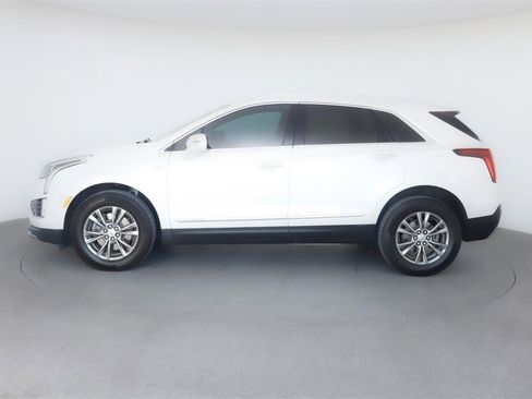 Used 2022 Cadillac XT5 Premium Luxury w/ Technology Package image 2