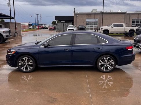 Used 2022 Volkswagen Passat 2.0T SE FWD image 4