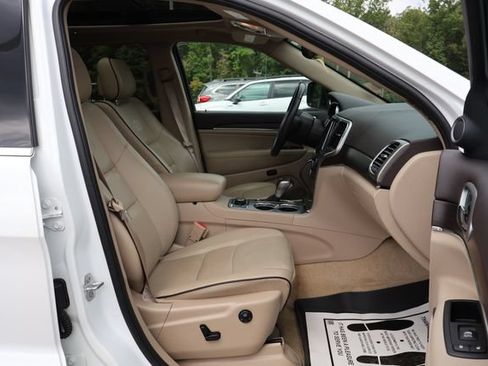 Used 2018 Jeep Grand Cherokee Overland AWD/4WD image 24