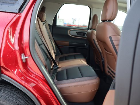 Used 2025 Ford Bronco Sport Outer Banks w/ Outer Banks Tech Package+ image 11