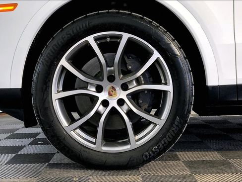 Used 2024 Porsche Cayenne Coupe image 11