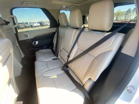 Used 2017 Land Rover Discovery HSE AWD/4WD image 8