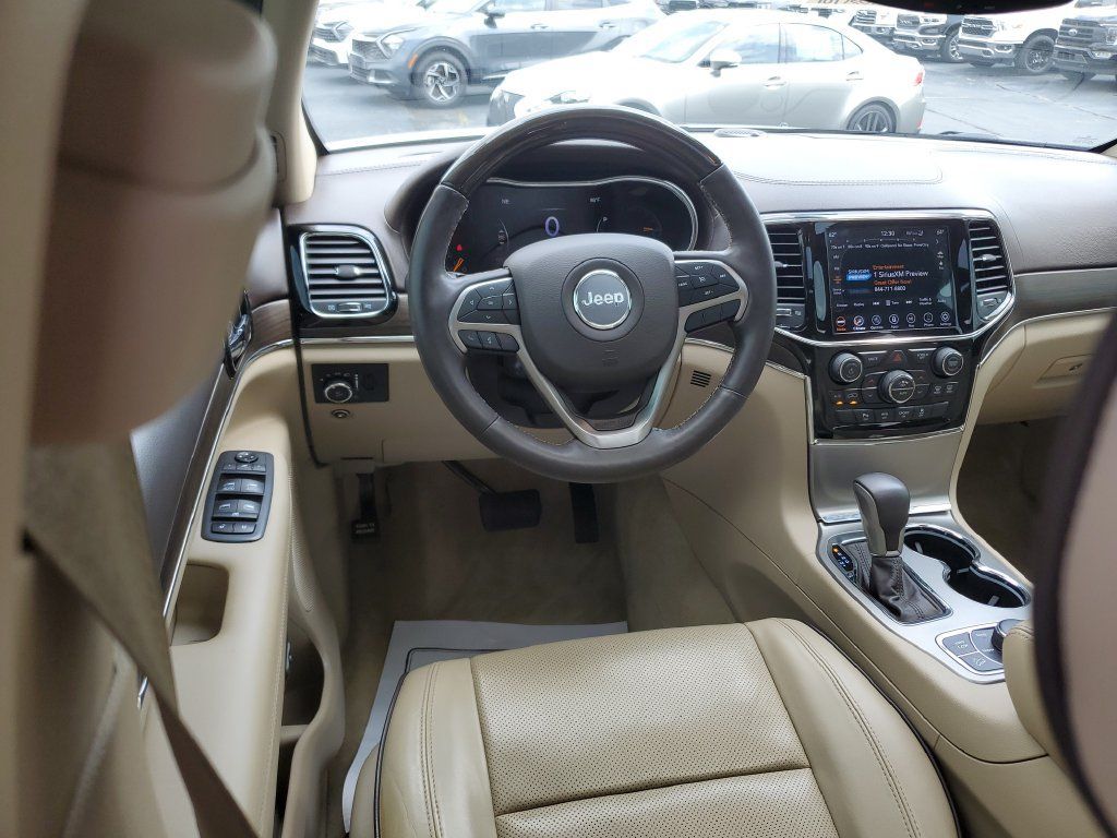 Used 2020 Jeep Grand Cherokee Overland AWD/4WD image 10