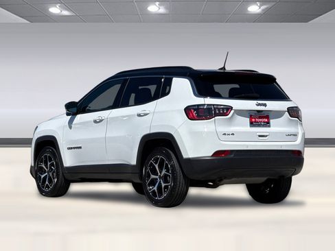 Used 2025 Jeep Compass Limited image 7