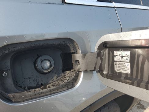 Used 2024 Cadillac XT4 Premium Luxury image 14