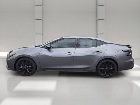 Used 2023 Nissan Maxima SR w/ Sport Mat Group FWD image 4