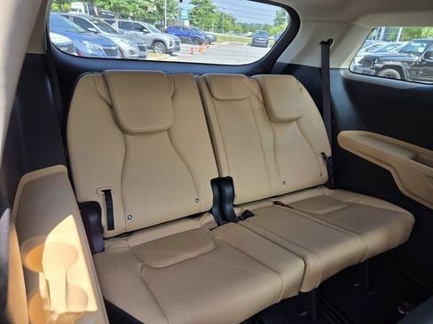 Used 2024 Kia Carnival LX FWD image 20