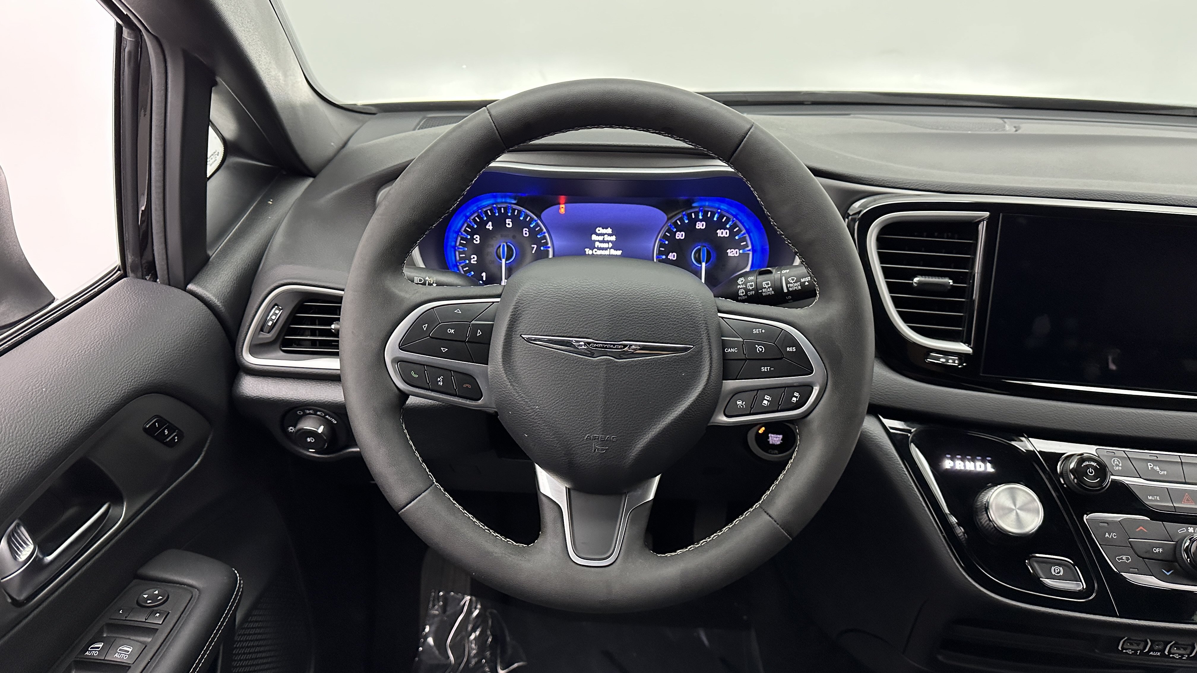 Used 2025 Chrysler Pacifica Select FWD image 28