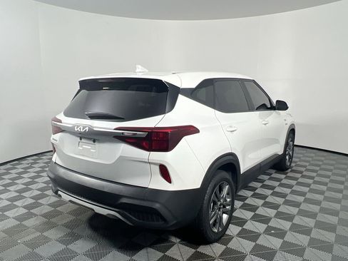 Certified 2022 Kia Seltos LX image 3