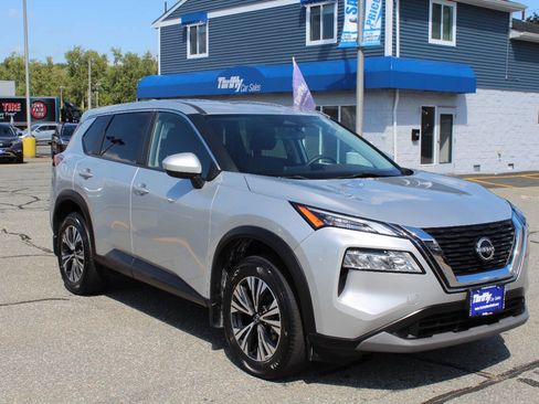 Used 2023 Nissan Rogue SV image 5