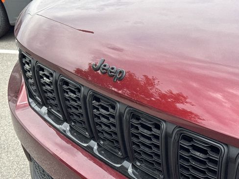 New 2025 Jeep Grand Cherokee Laredo image 11
