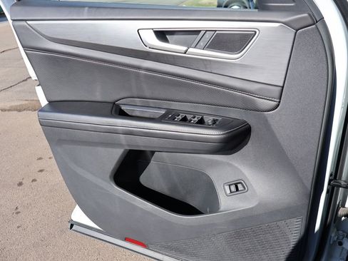 Used 2024 Volkswagen Atlas Cross Sport SE image 40