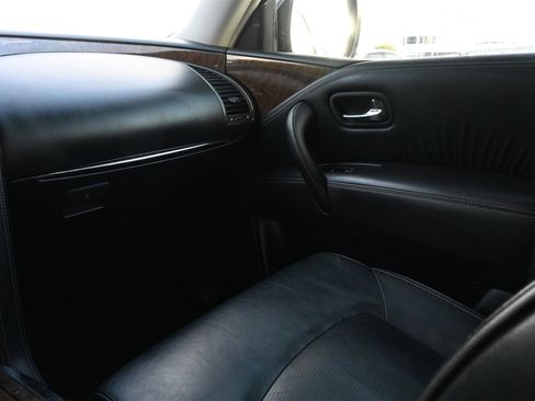 Used 2015 INFINITI QX80 Luxe w/ 22" Wheel Package image 8