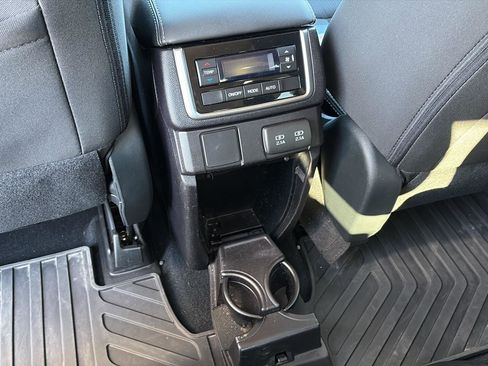 Used 2021 Subaru Ascent Premium w/ Convenience Package image 24