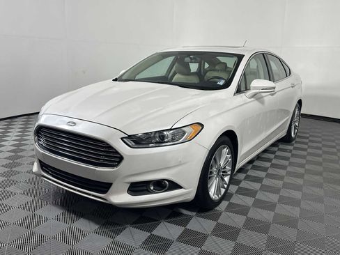 Used 2014 Ford Fusion SE w/ Equipment Group 202A FWD image 3