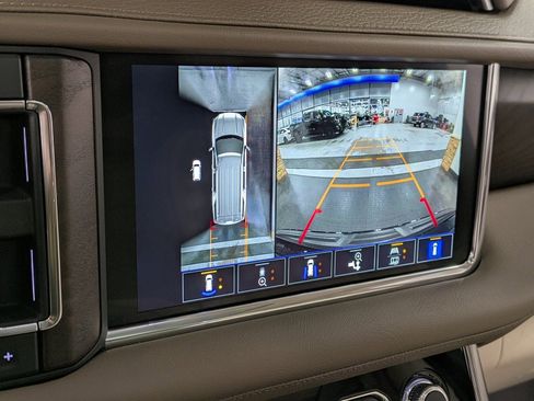 Used 2022 GMC Yukon XL Denali w/ Denali Premium Package image 12