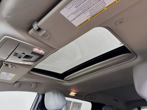 Certified 2025 Toyota Sienna XLE image 21