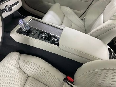 New 2026 Volvo XC90 B6 Ultra w/ Protection Package image 16