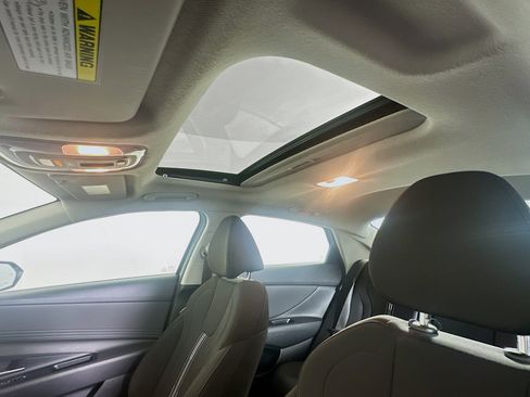 Used 2025 Hyundai Elantra SEL image 27