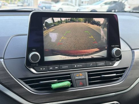 Used 2025 Nissan Altima 2.5 SV FWD image 27