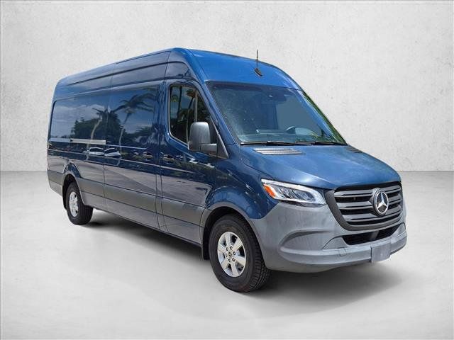 Used 2024 Mercedes-Benz eSprinter 170 Cargo image 3