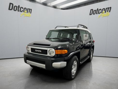 Used 2007 Toyota FJ Cruiser 4WD image 2