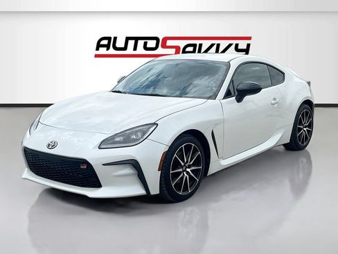 Used 2024 Toyota GR86 Premium w/ Performance Package RWD image 3