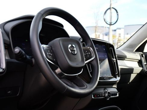 Certified 2025 Volvo XC40 B5 Plus image 9